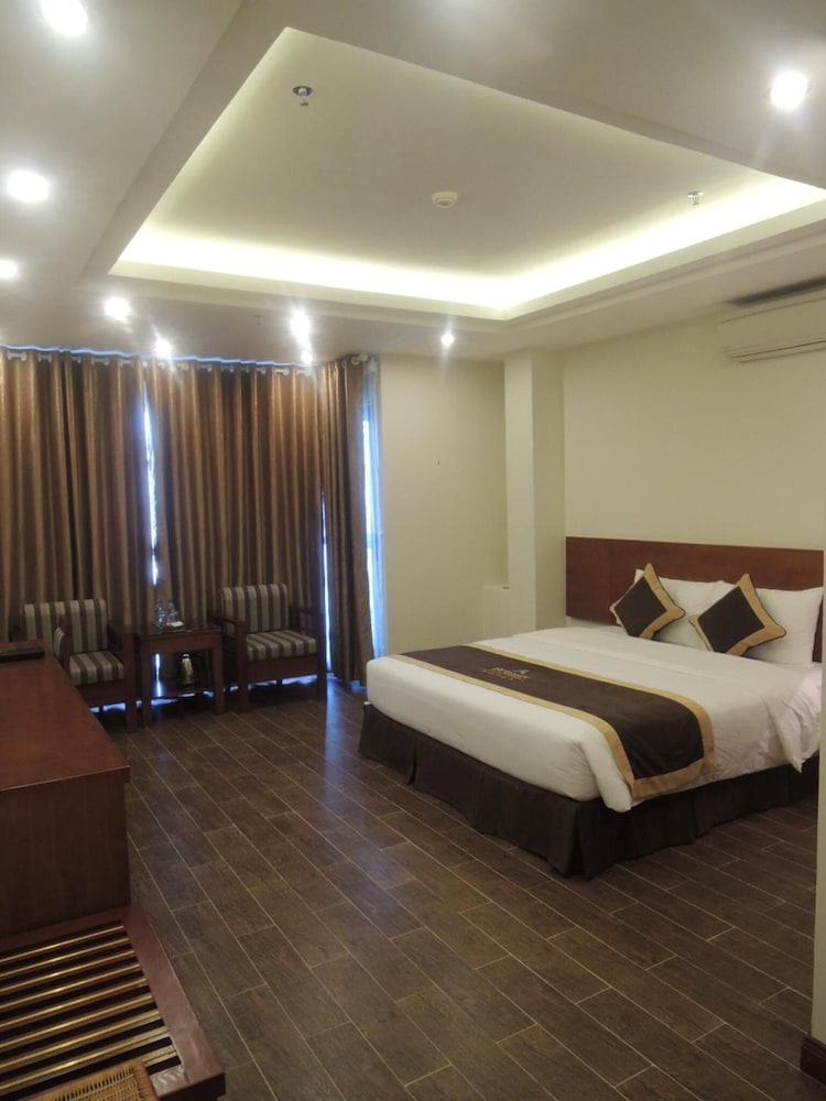 Bounty Hotel 39/67
