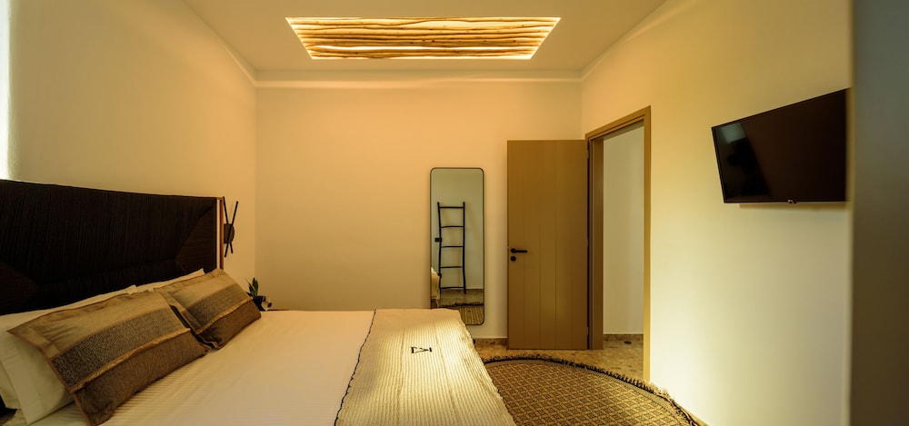 VRACHOS SUITES MYKONOS 32/75