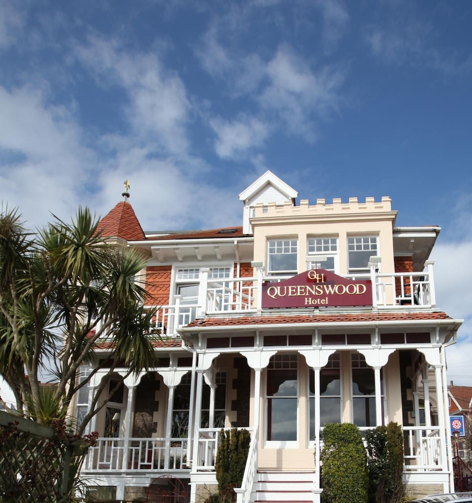 Queenswood Hotel 1/45