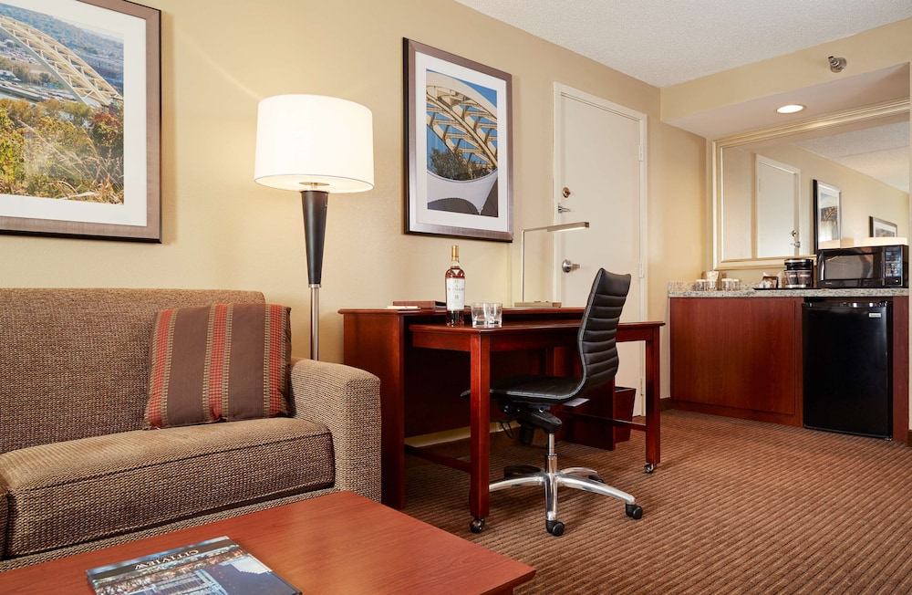 DoubleTree Suites by Hilton Cincinnati - Blue Ash 36/38