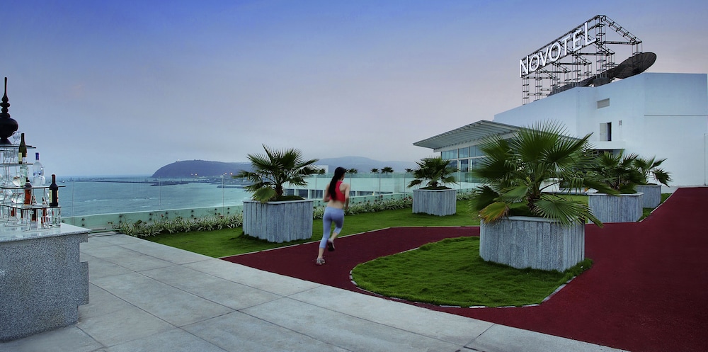 Novotel Visakhapatnam Varun Beach Hotel 68/75