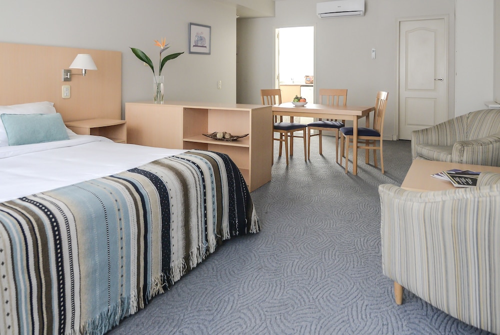 Portal Plaza Suites 8/50