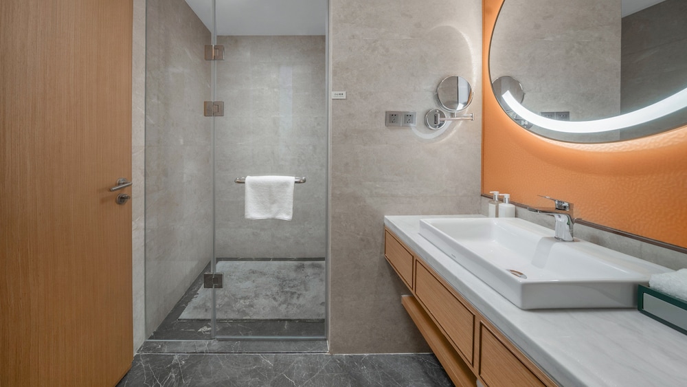 Holiday Inn Luzhou Longjian 9/43