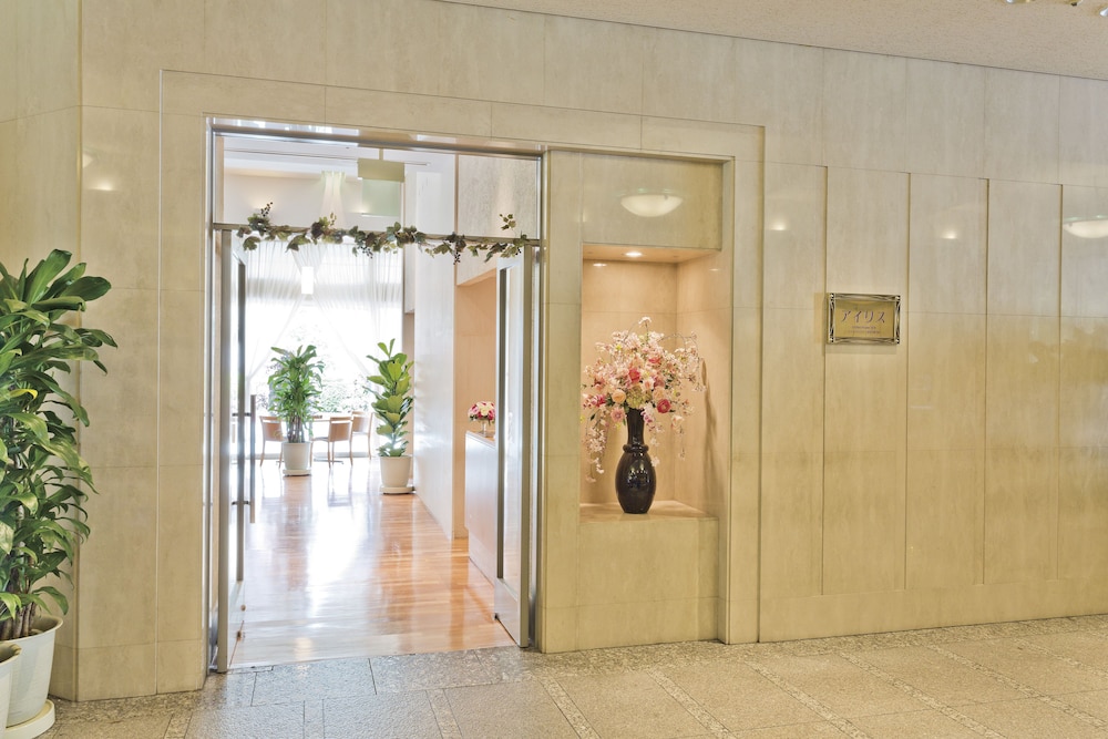 Toshi Center Hotel 37/65