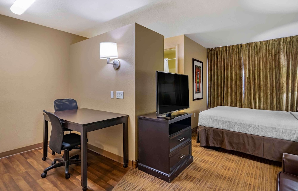Extended Stay America - Tampa - Airport - N. West Shore Blvd 63/73