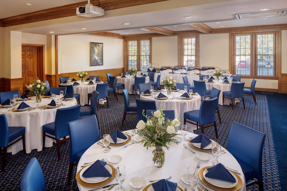 Historic Boone Tavern Hotel and Restaurant 57/69