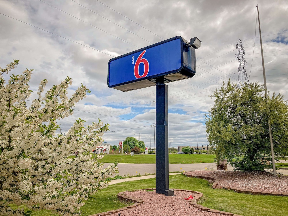 Motel6 Elkhart, IN 35/54