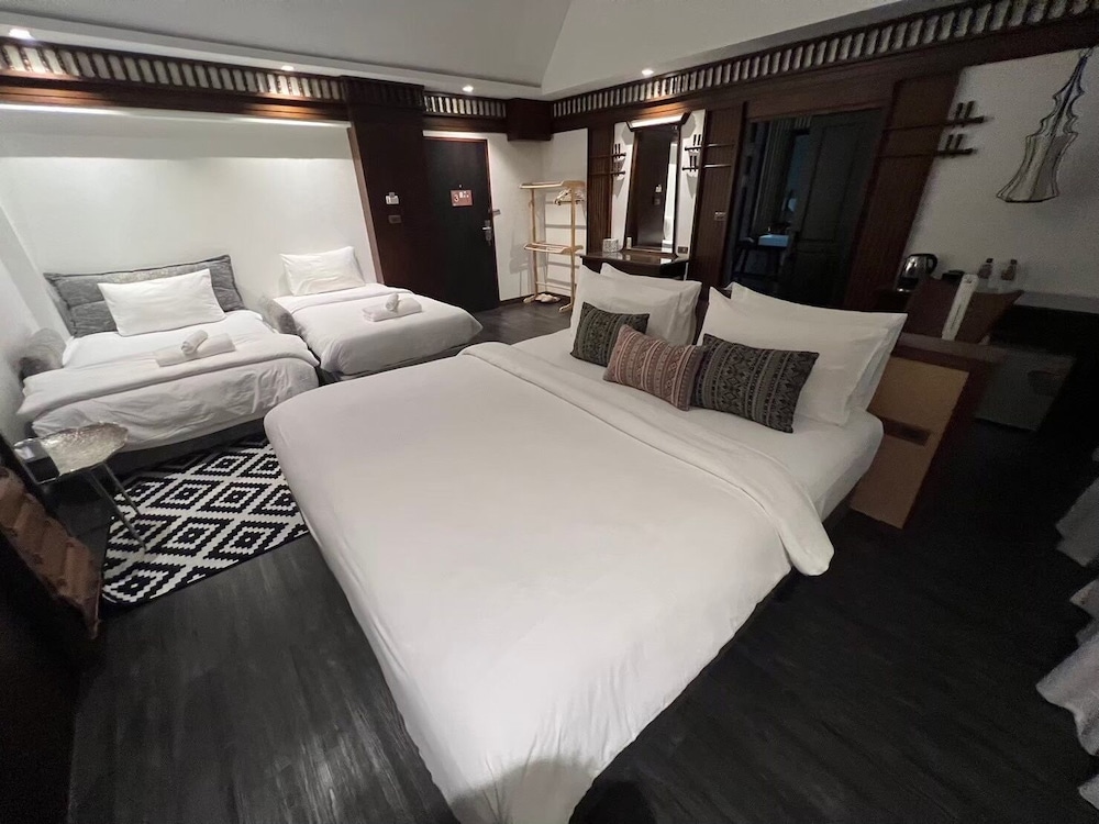 ROMANTIC, SUITE, KING BED