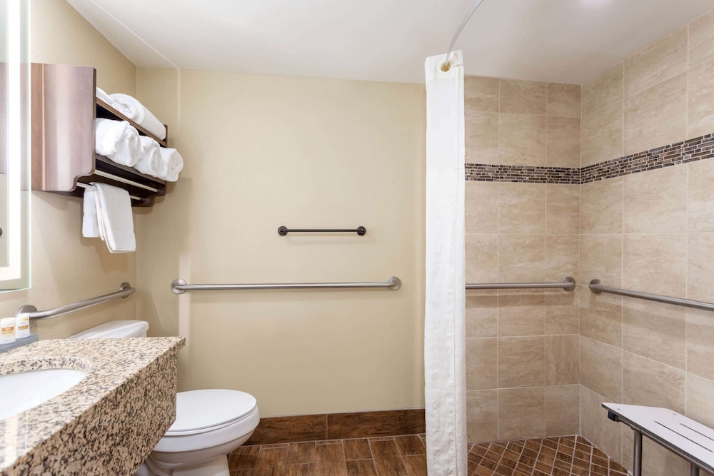 La Quinta Inn Suites Pigeon Forge 23/64