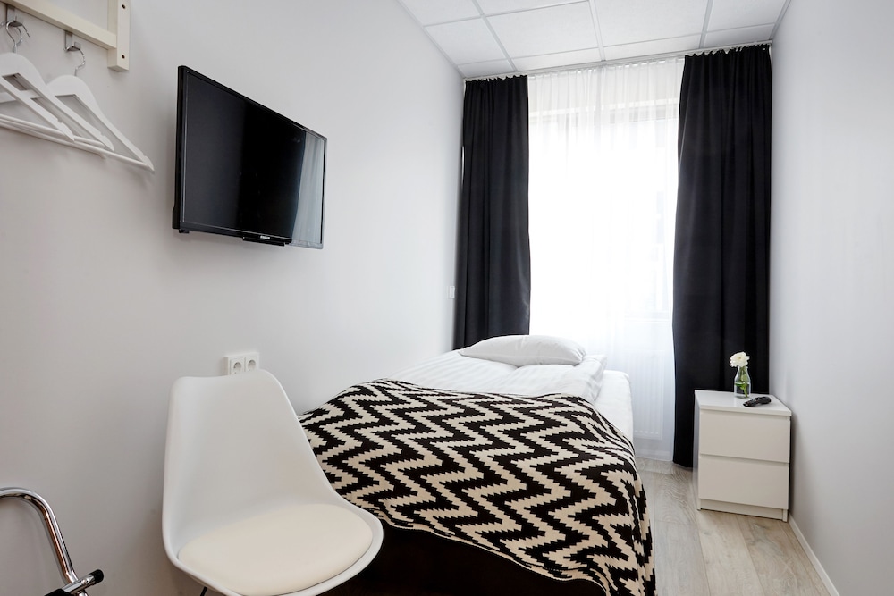ROOM, SINGLE