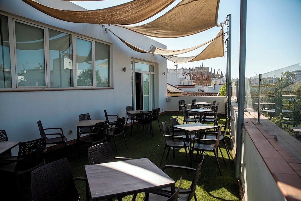 ADRIANO HOTEL 66/77