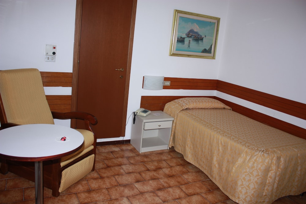 Piccolo Hotel 6/34