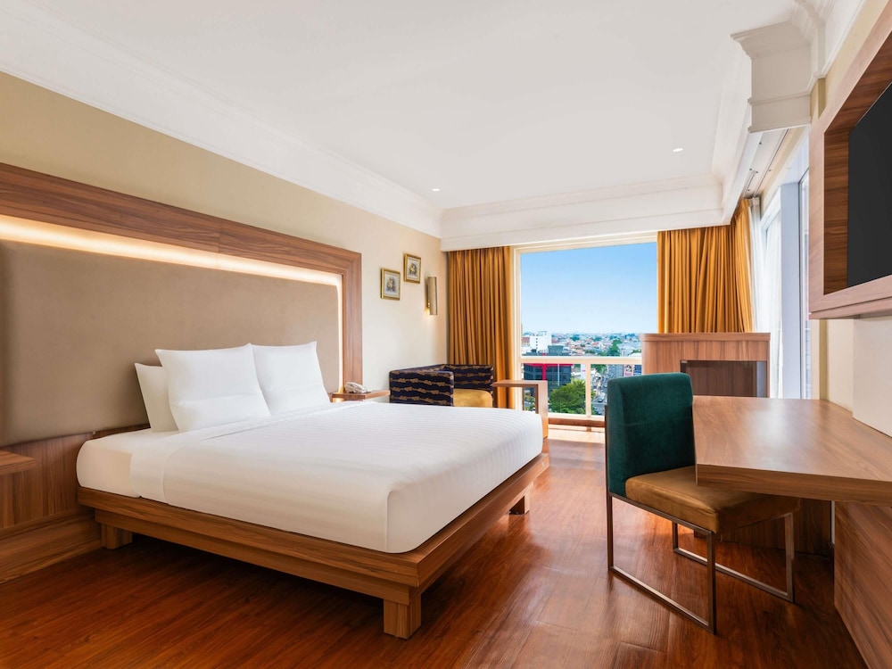 NOVOTEL SEMARANG 20/76