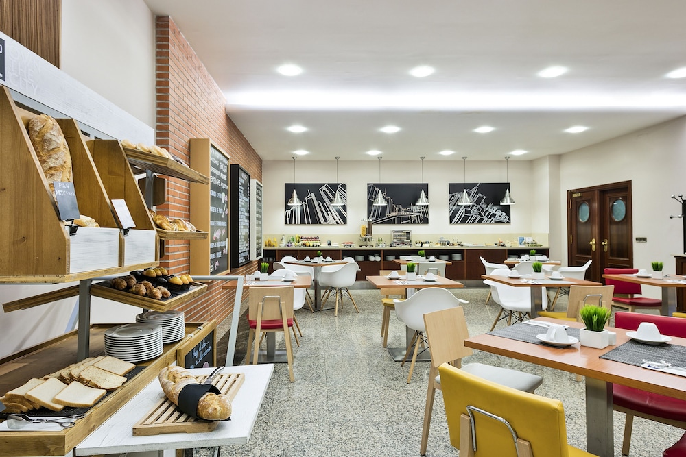 Hotel Santiago Plaza Affiliated By Melia 64/81