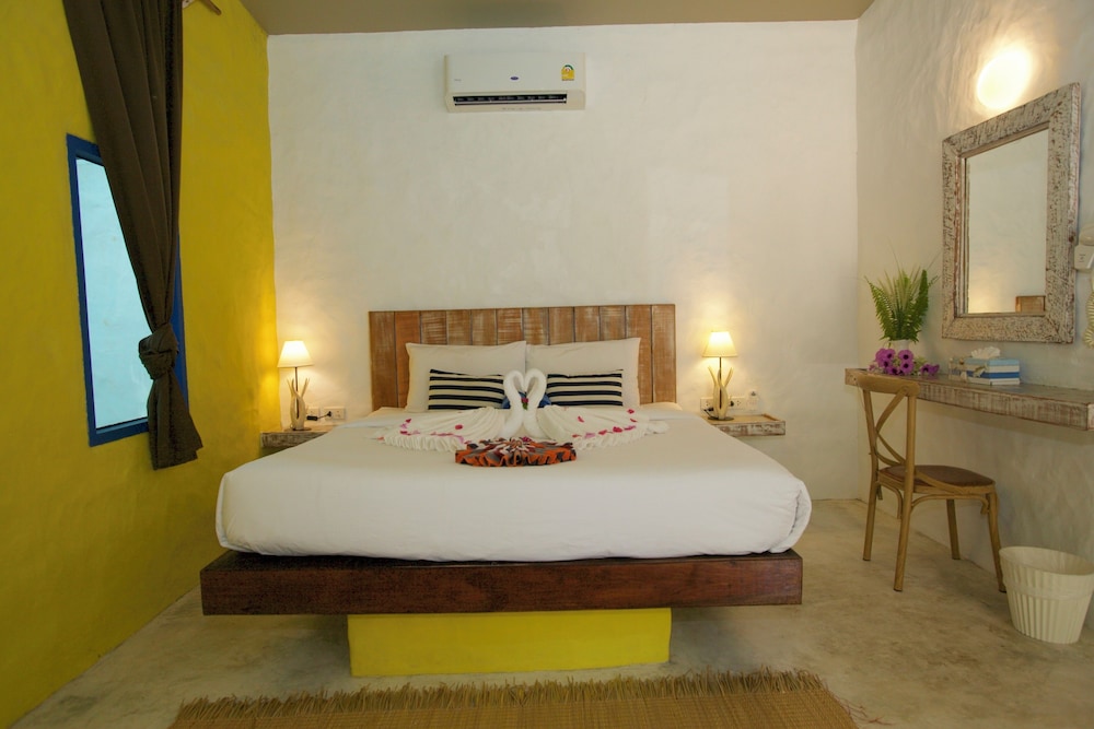 Lime N Soda Beachfront Resort 10/50