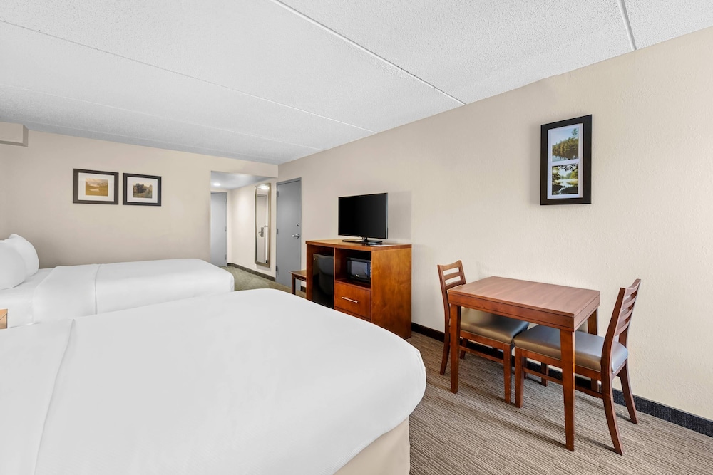 Standard, 2 Queen Beds
