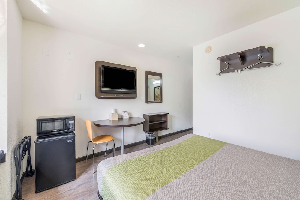 Motel6 Gastonia, NC 44/61
