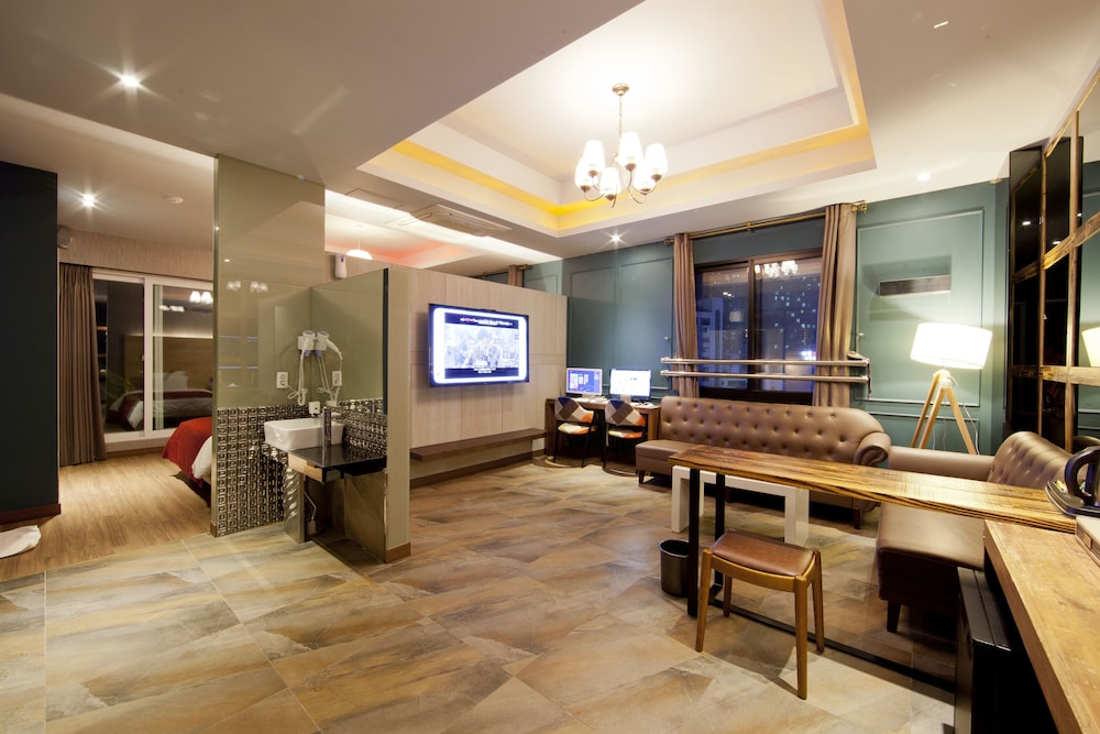 Hotel 109 55/73