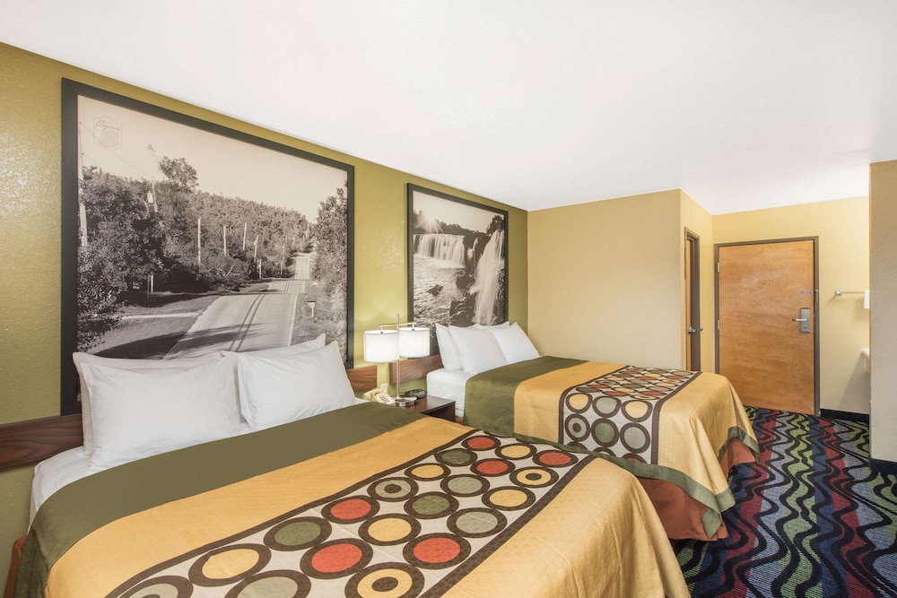 Super 8 by Wyndham Farmington 10/15