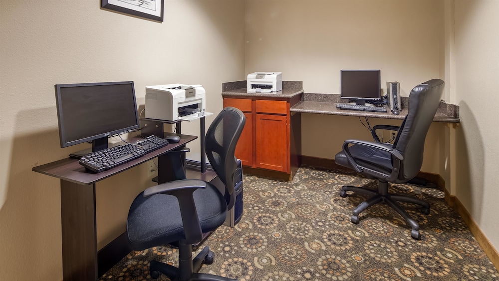 Best Western Plus Fossil Country Inn & Suites 28/32