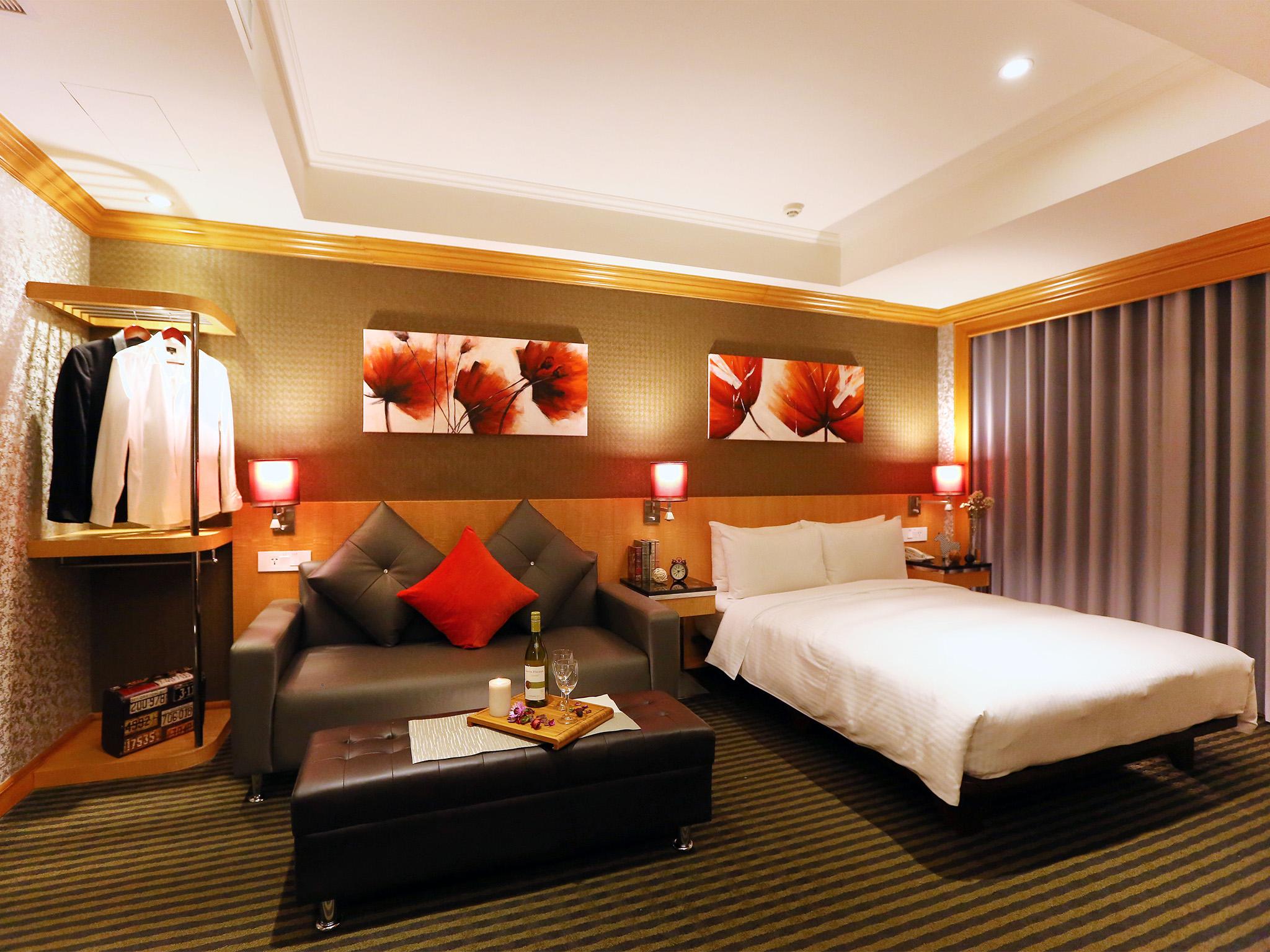 DELUXE, DOUBLE BED