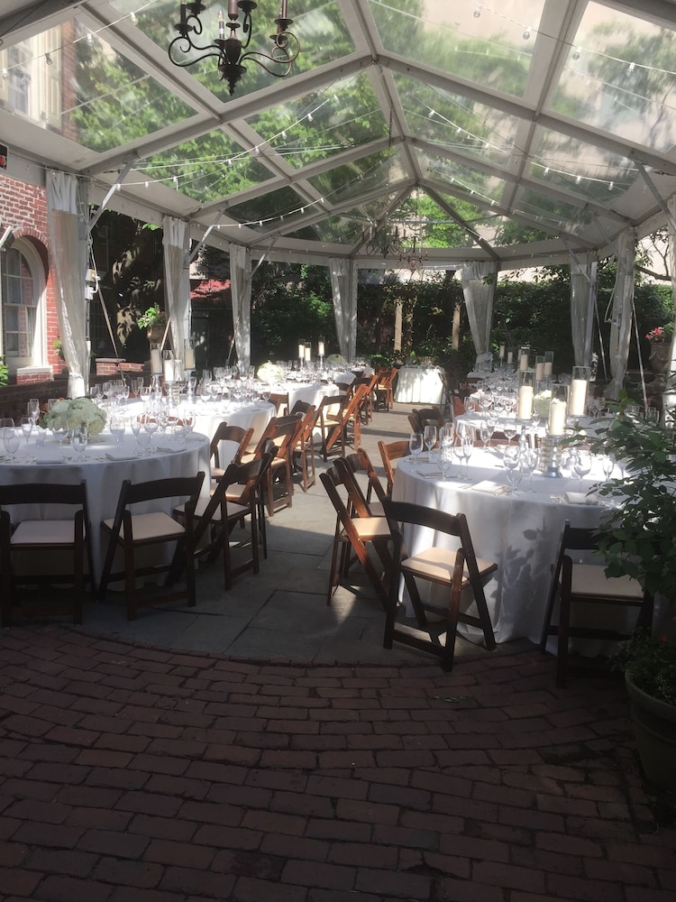 Morris House Hotel 45/50