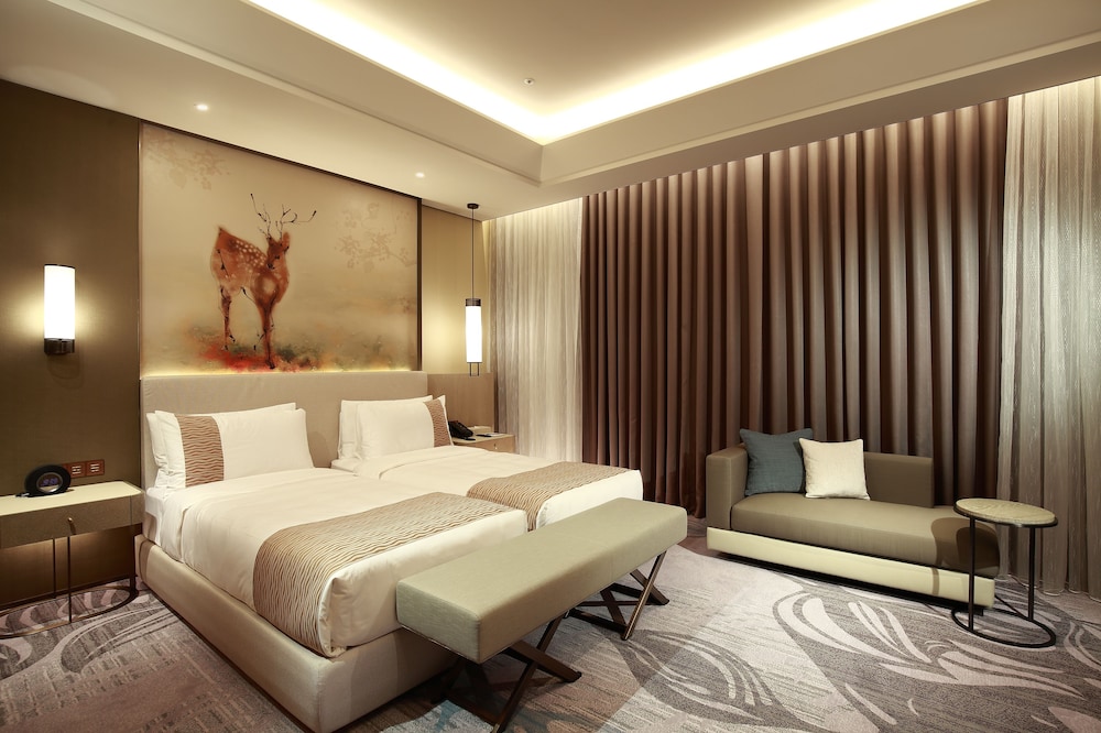 EXECUTIVE, TWIN BEDS