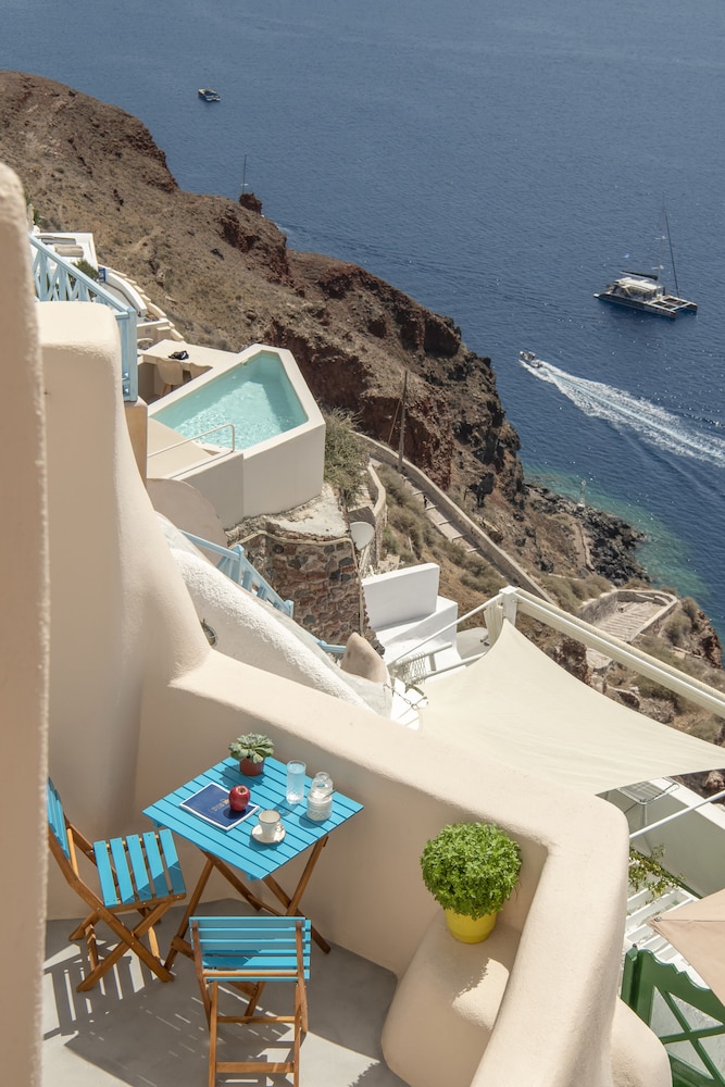 Anemi House & Villas 3/100