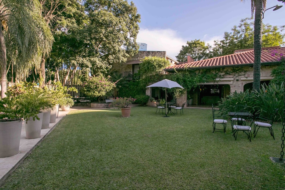 LAS LOMAS CASA HOTEL 71/75