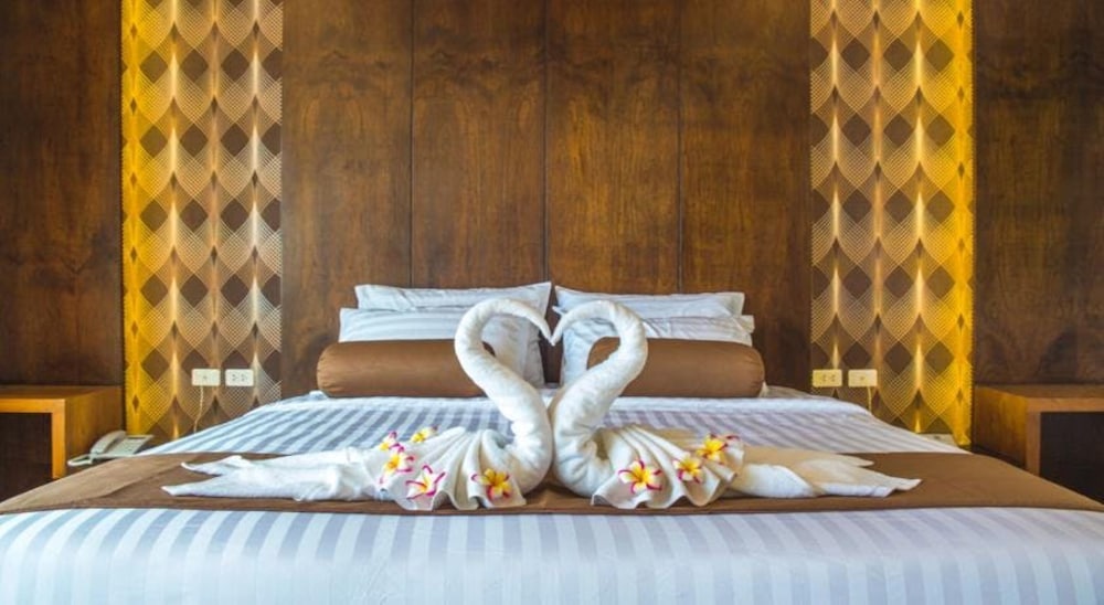 Phi Phi Cliff Beach Resort 30/69