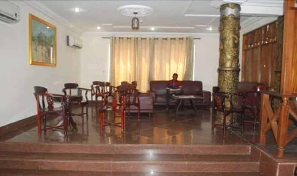 Ampomaah Hotel 26/45
