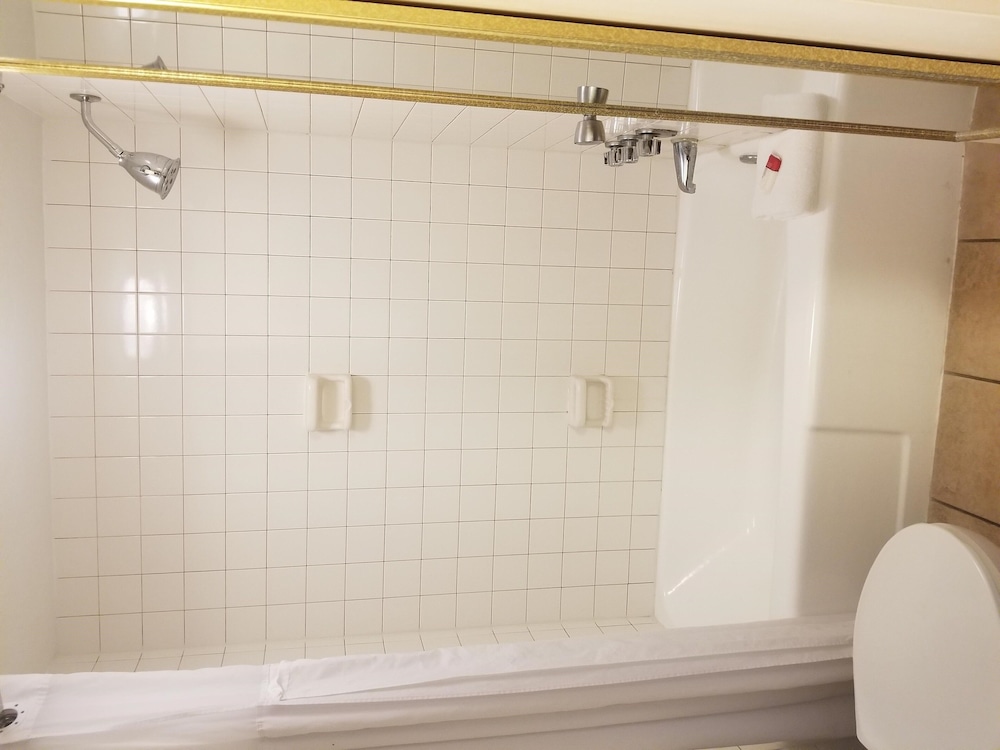 Baymont By Wyndham Sarasota 25/40