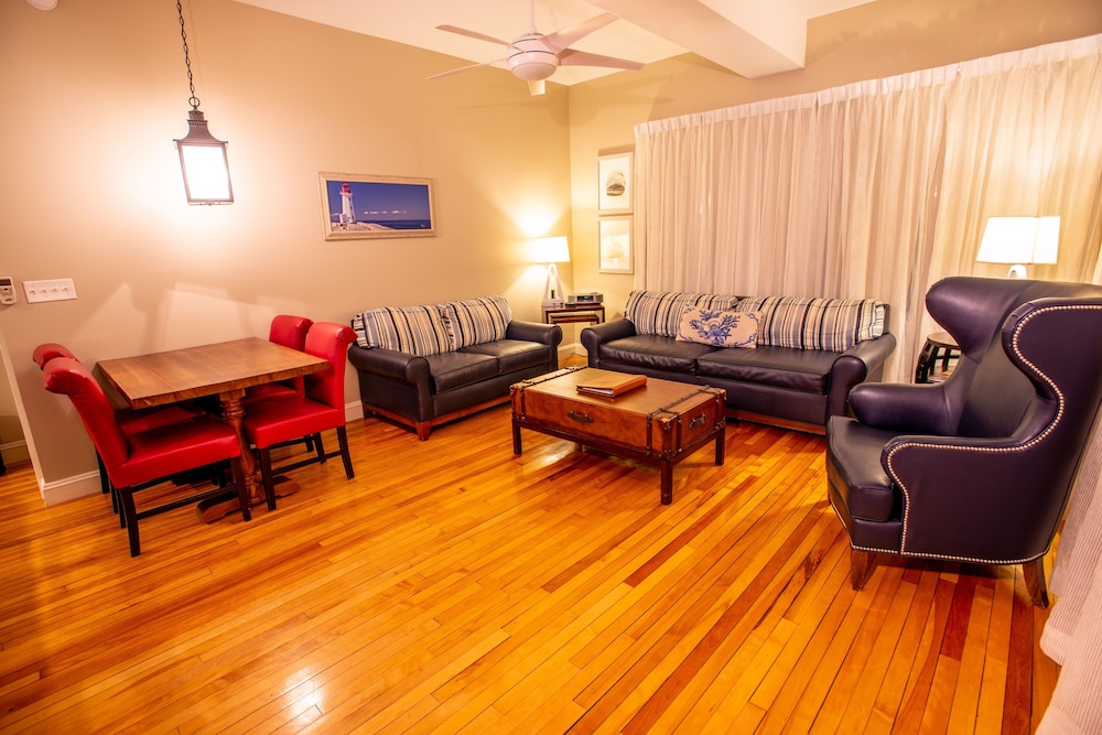 Capital Resorts 84 Main 41/66