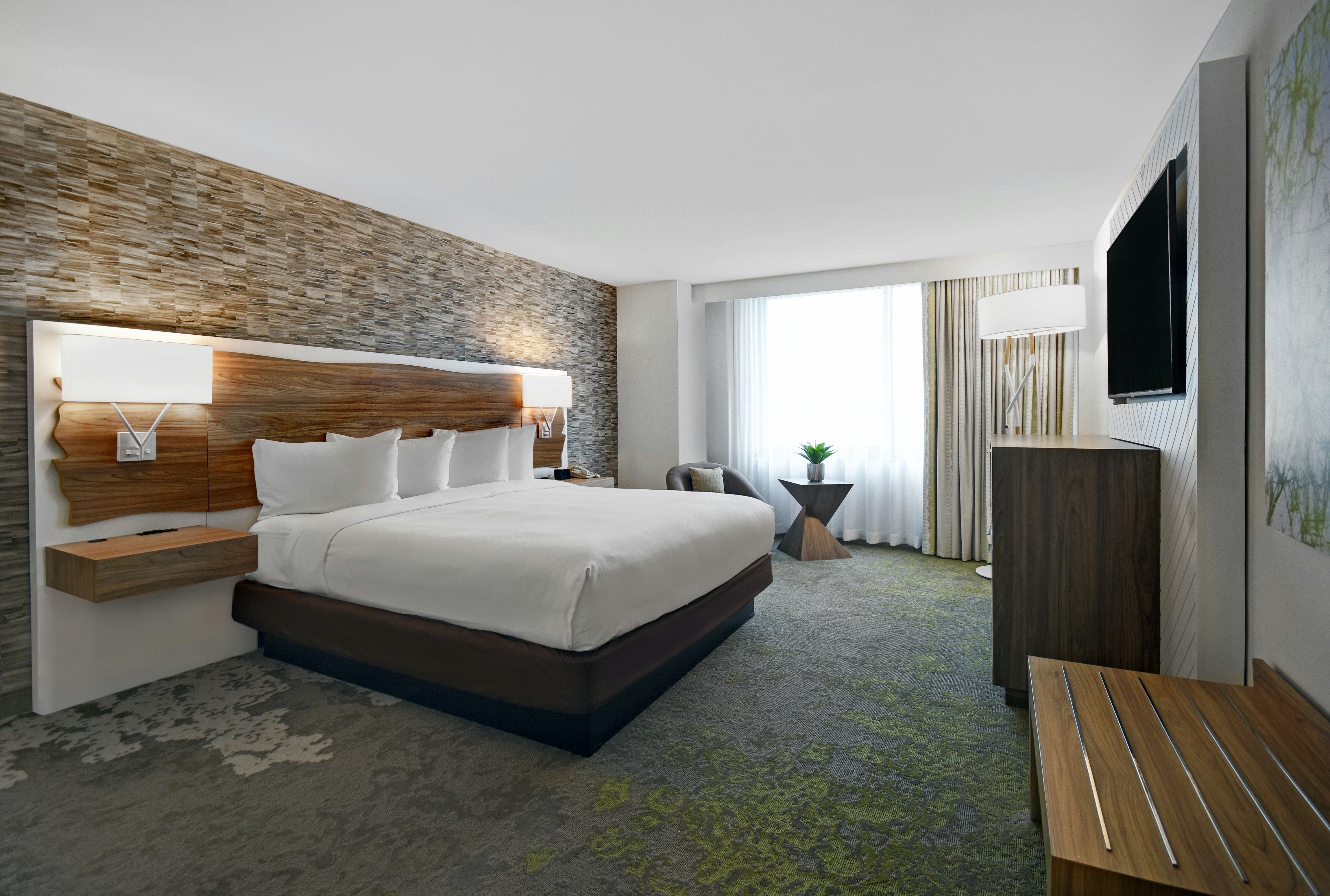 Room, King Bed, City Skyline View