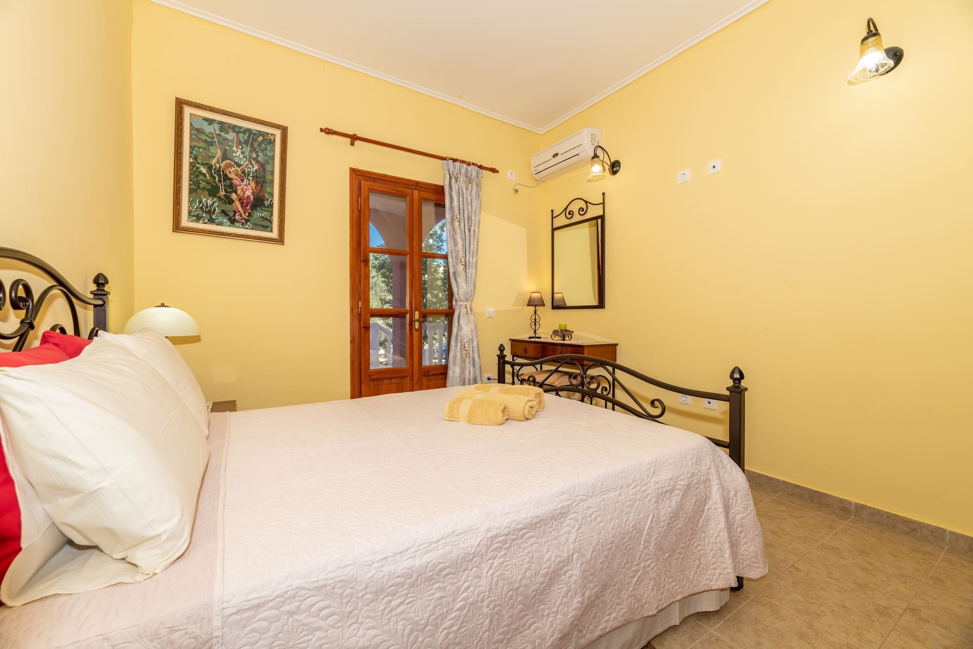 2 BEDROOMS, APARTMENT, 2 DOUBLE BEDS, SOFA, GROUND FLOOR