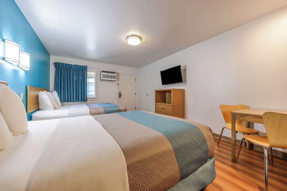 Motel6 Canby, OR 12/25