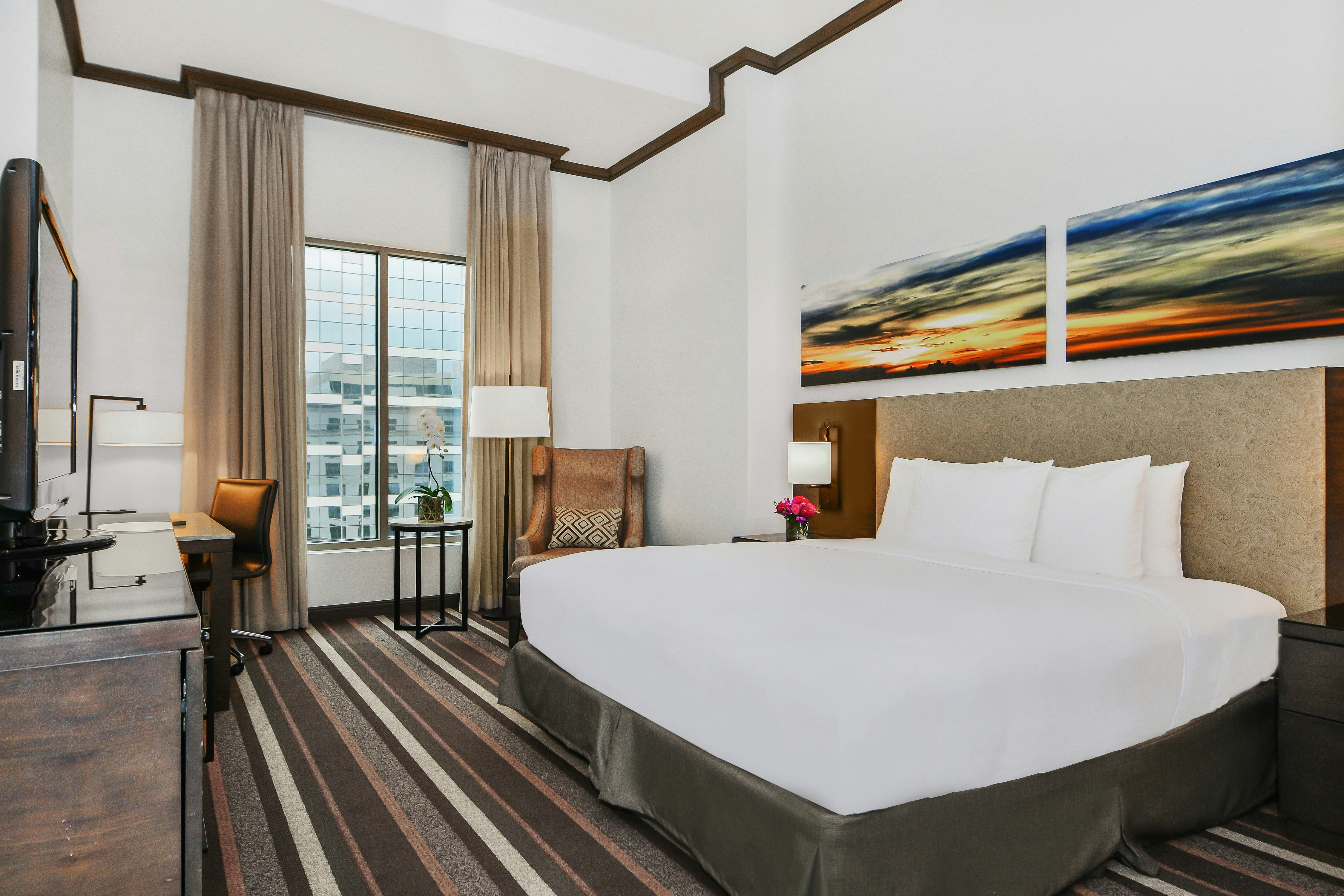 ROOM, KING BED