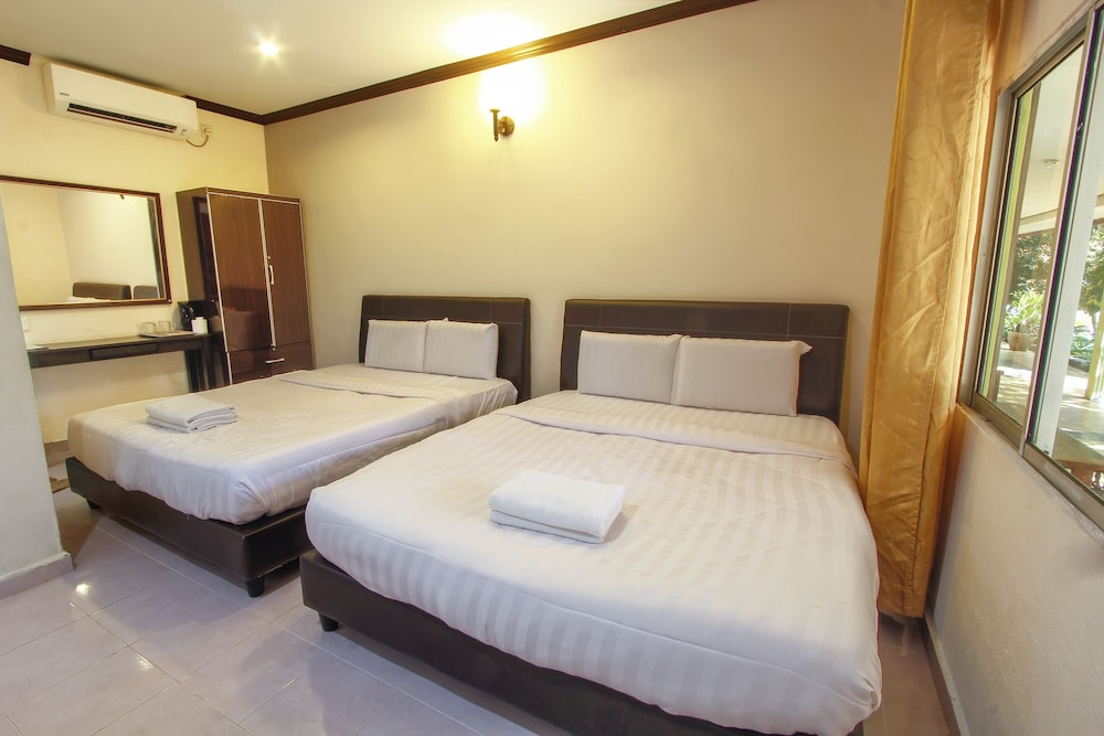 Tanjung Puteri Motel 12/41