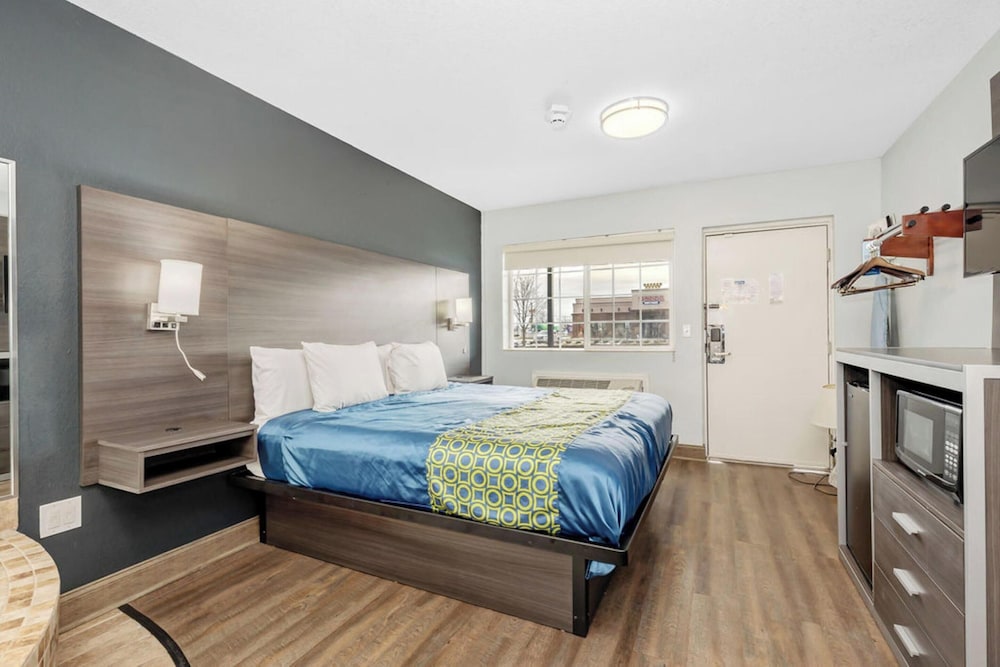 Deluxe, Studio, Suite, King Bed
