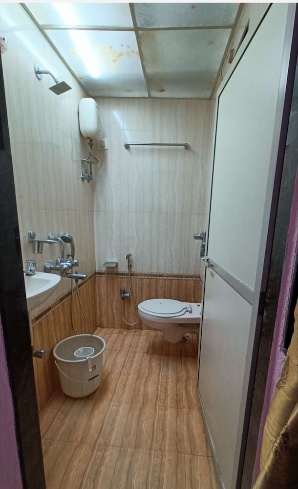 Hotel Broadway Colaba Mumbai 48/50