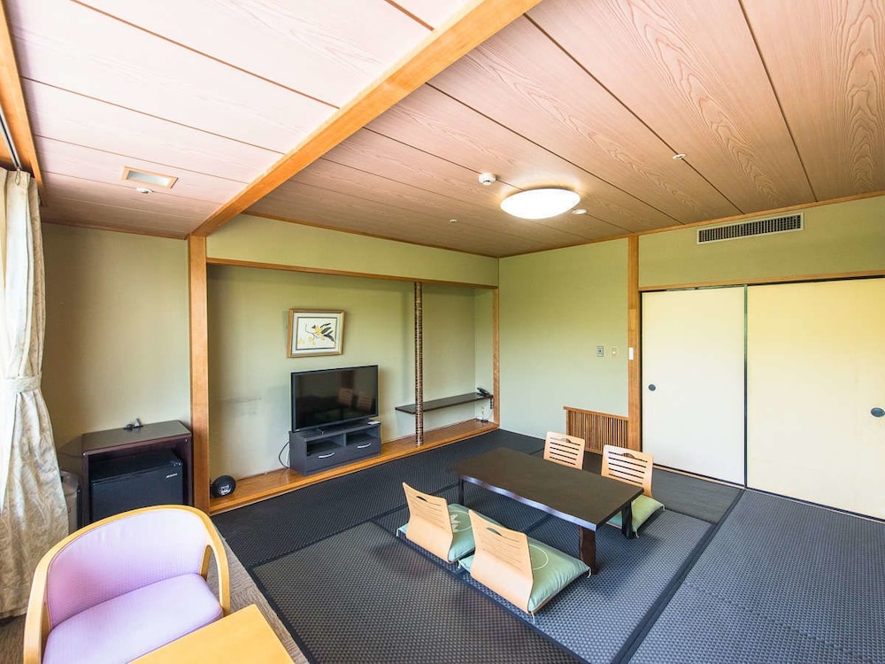 LiVEMAX Resort Kaga-Yamashiro 55/75