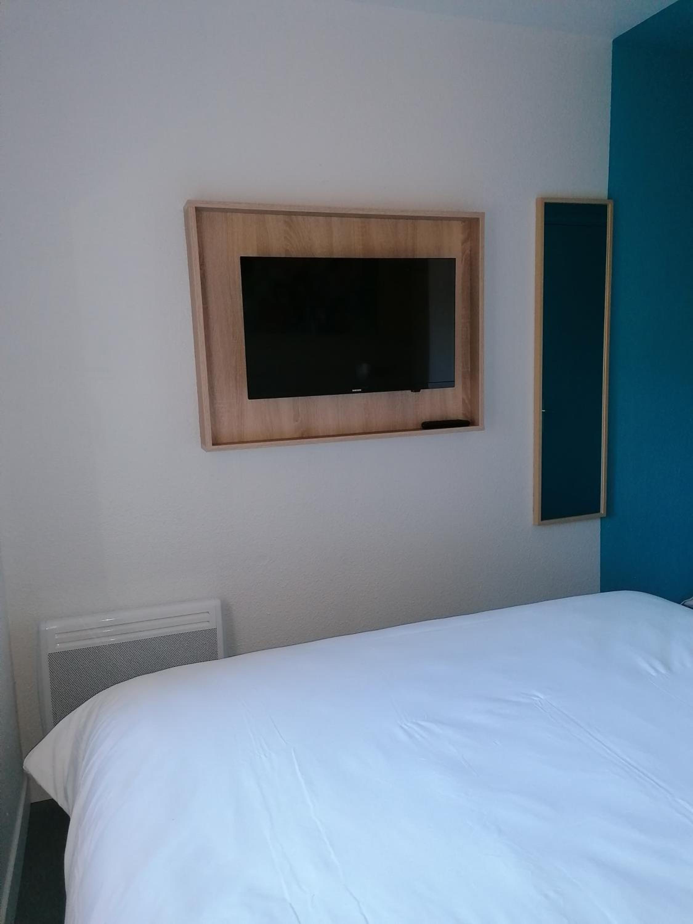 Room, Double Bed, Kyriad Direct Martigues 3/8