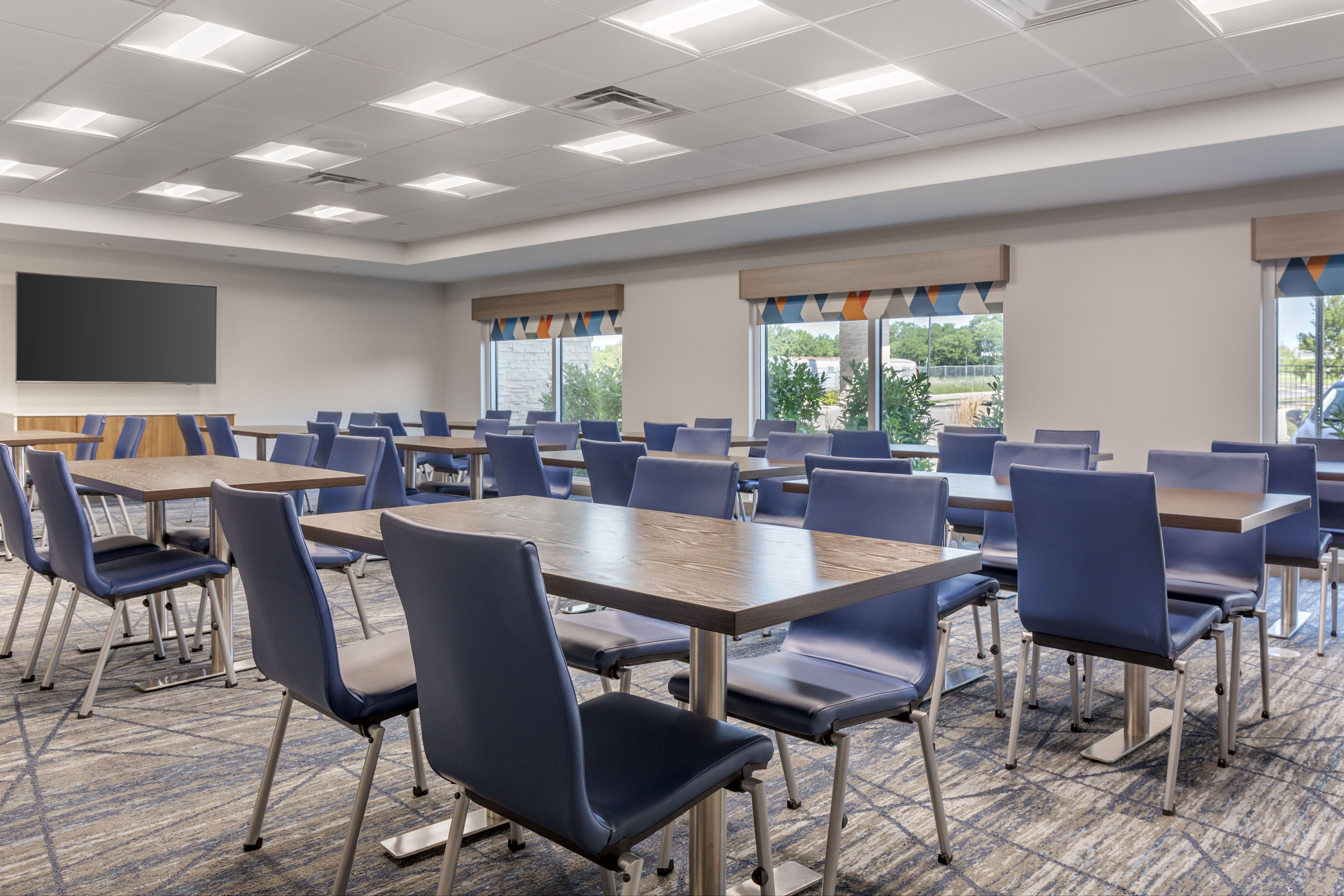 Holiday Inn Express and Suites Dry Ridge 53/63