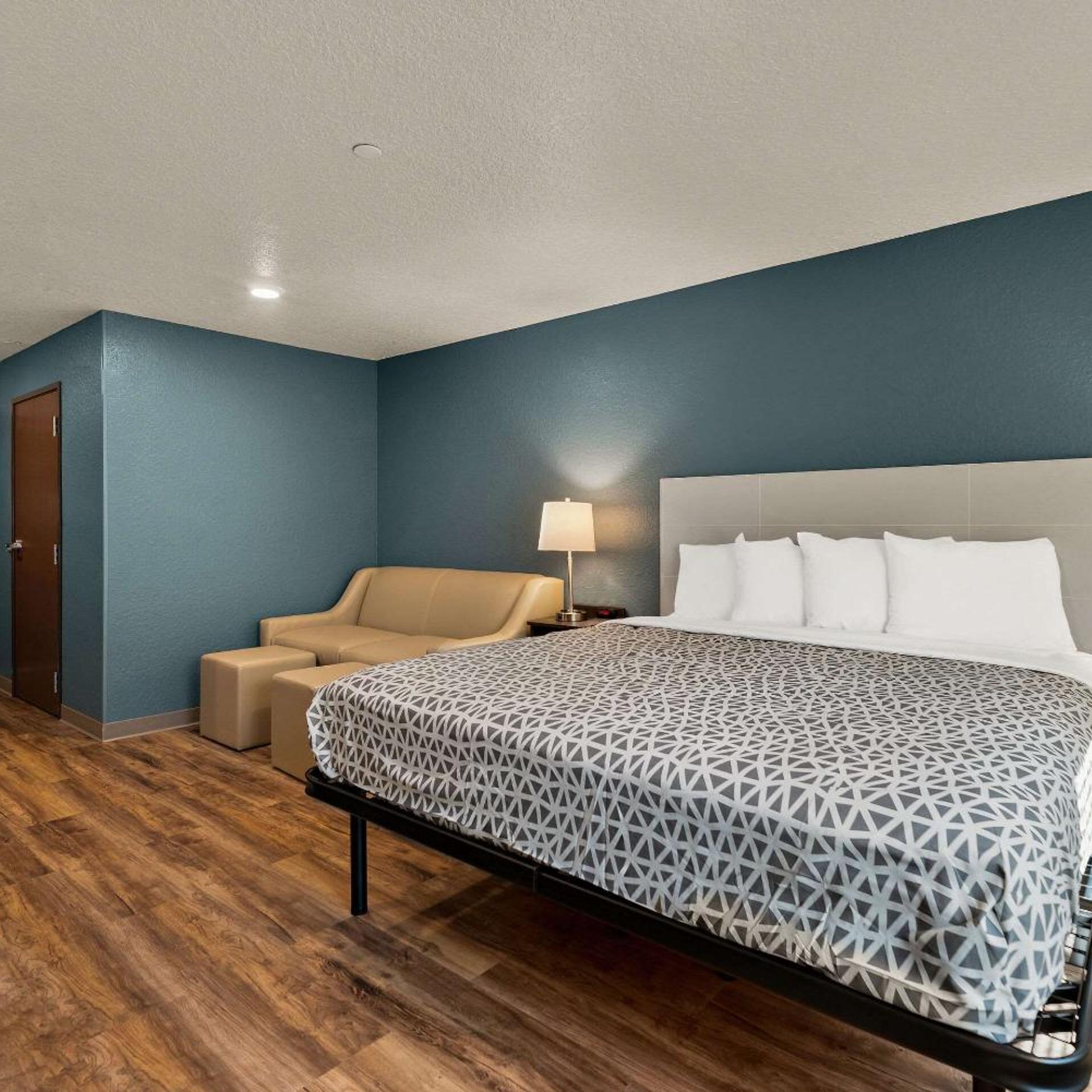 جناح بسرير كينج مع أريكة، WoodSpring Suites Port Orange - Daytona Beach 2/9