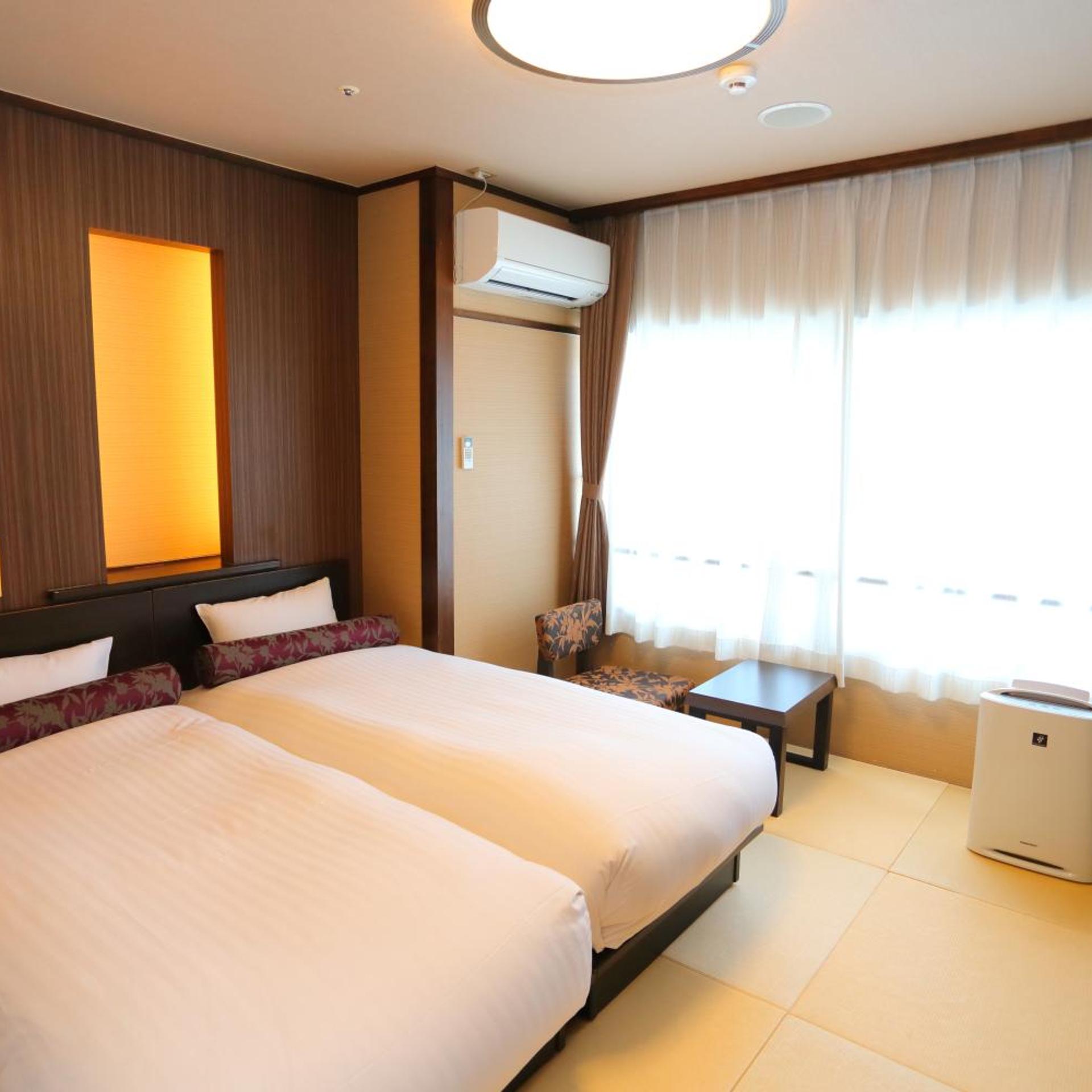 Hotel Amandi 8/50