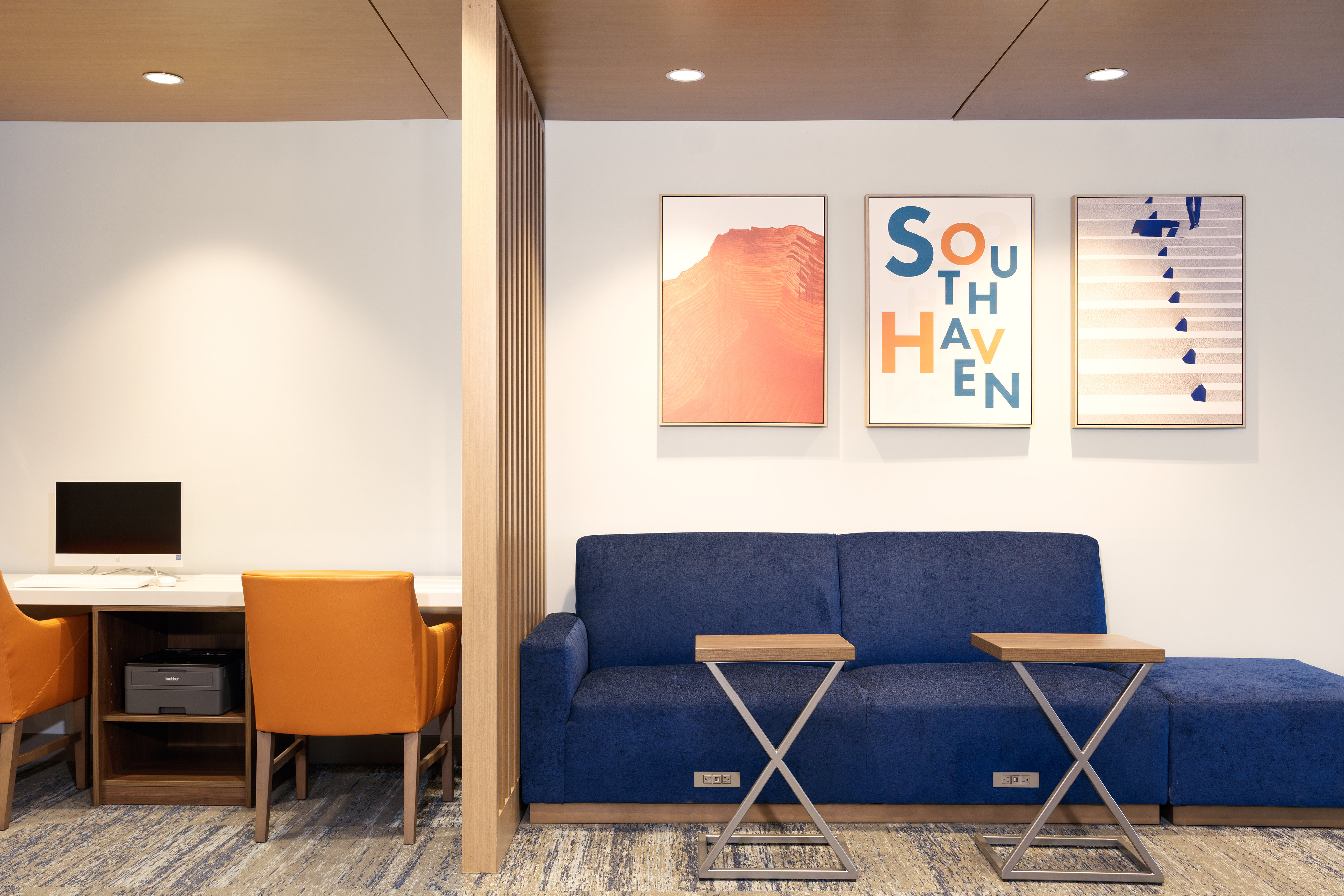 Holiday Inn Express & Suites DFW Airport Southwest Euless 56/62