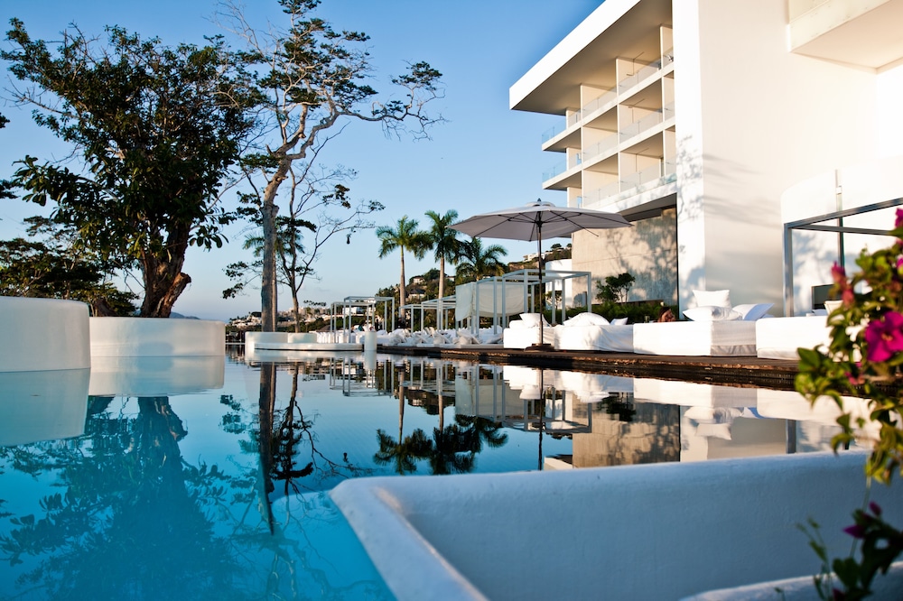Encanto Acapulco 3/76