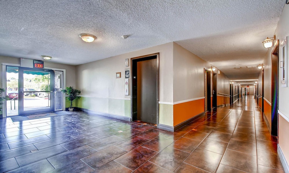 Orangewood Inn Suites Midtown 10/58