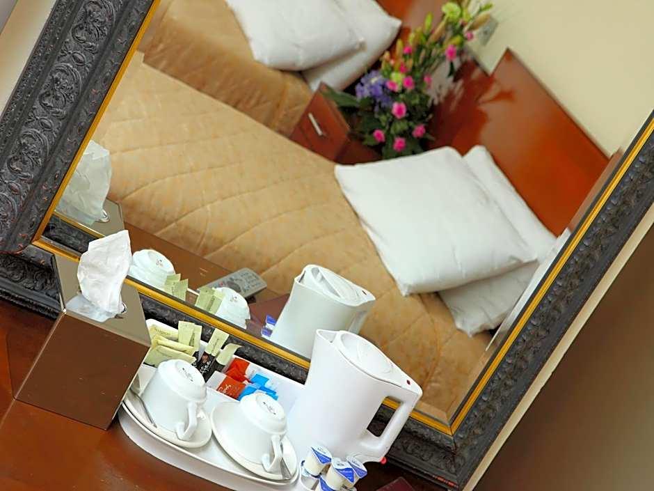 Gatwick Cambridge Hotel 8/53