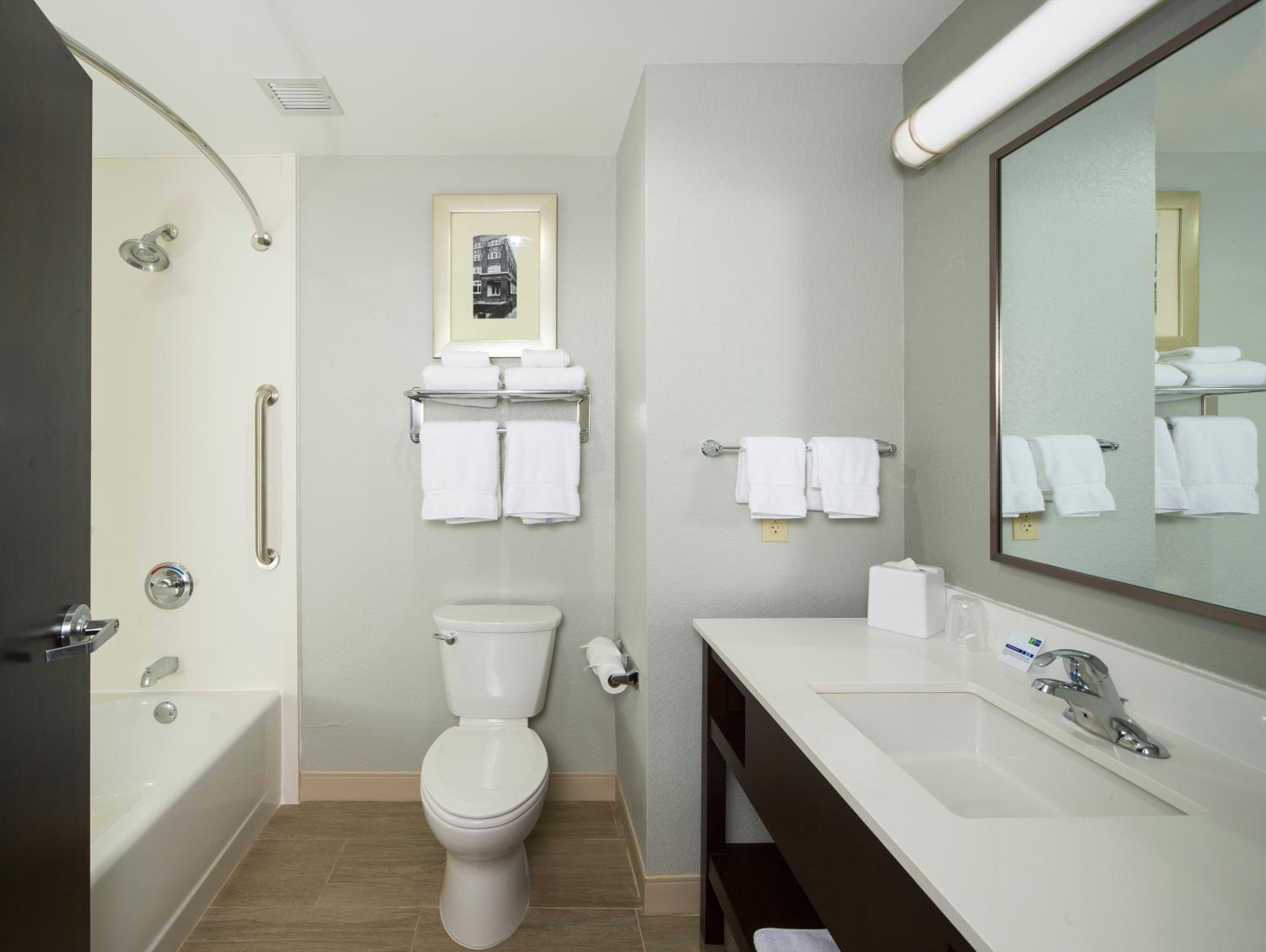 جناح لذوي الإعاقة، Holiday Inn Express & Suites Oklahoma City Dwtn - Bricktown 6/7